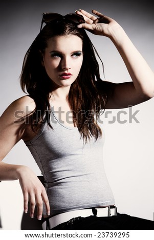 Naked sexy woman silhouette with red shoes — Stock Photo 