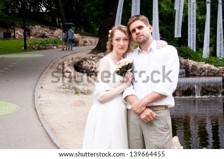 http://thumb7.shutterstock.com/display_pic_with_logo/1055834/139664455/stock-photo-happy-just-married-couple-139664455.jpg