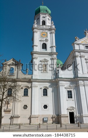  - stock-photo-dom-st-stephan-passau-184438715