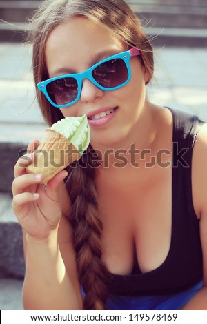 Best of Chubby girl eating mobile porn video Amateur glory hole video