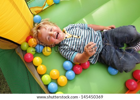 2 year old bouncy castle