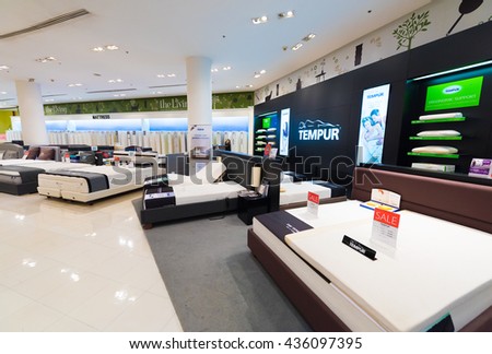 Largest home goods store Visited a few HomeGoods stores but this one is just average as the one in Fairfax is cleaner and more organized than this one. I thought Kingstowne one might be better since most stores are around and newer area, but I was wrong.4/4(25).