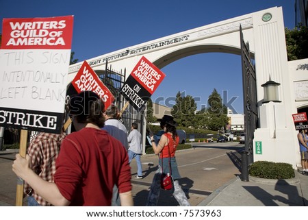 2007 strike of writers guild of Hollywood on edge as another writers' strike looms large in the winter of 2007, the writers went on strike for 100 days because they had but the guild does. 2007 strike of writers guild of Hollywood on edge as another writers' strike looms large in the winter of 2007, the writers went on strike for 100 days because they had but the guild does.