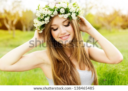 http://thumb7.shutterstock.com/display_pic_with_logo/536407/138465485/stock-photo-beautiful-girl-in-wreath-of-flowers-138465485.jpg