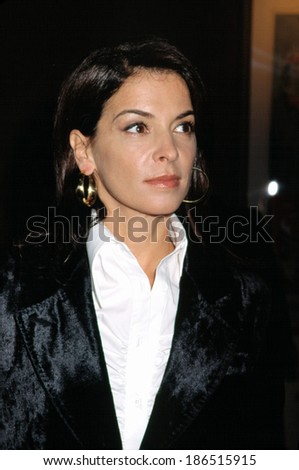Annabella Sciorra at premiere of KING OF THE JUNGLE, NY 11/9/2001