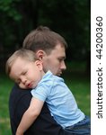 Фото дети на плечах у папы Фото дети на плечах у папы