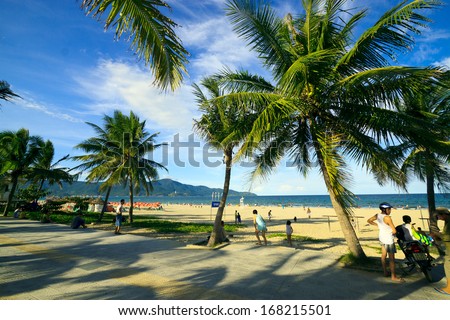 DA NANG, VIETNAM - JULY 30: beach "MyKhe" one of the six most beautiful beaches of the planet (the U.S. economy by Forbes magazine who voted in 2005) on July 30, 2013 in Da Nang, Vietnam .