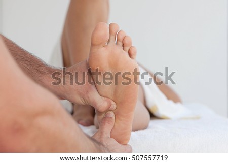 Cho điều trị massage mát xa chân
