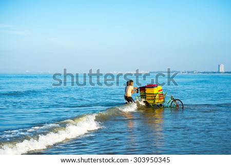 LONG HAI, VIET NAM - MAY 31 2015: People's daily life at fishing village Long Hai, they collecting fresh fishes from boat and open up a market in the early morning