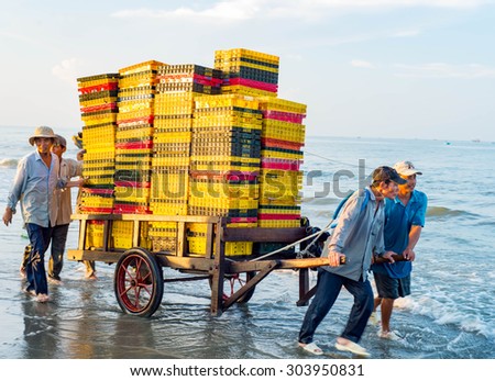 LONG HAI, VIET NAM - MAY 31 2015: People's daily life at fishing village Long Hai, they collecting fresh fishes from boat and open up a market in the early morning