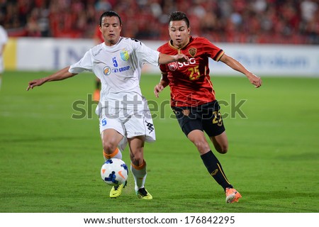 NONTHABURI-FEB 8,Nguyen Van Bien(W)of Hanoi runs for the ball during AFC Champions League 2014 between SCG Muangthong utd and Hanoi T&T at SCG Stadium on February8,2014 in Thailand