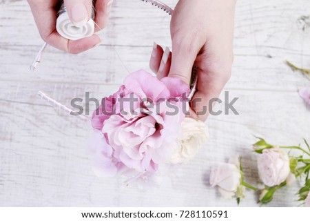 Florist At Work How To Make Flower Crown With Roses Eustoma Lisianthus Florist At Work How To Make Flower Crown With Roses Eustoma Lisianthus