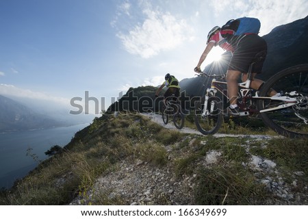 mountainbike downhill on garde lake
