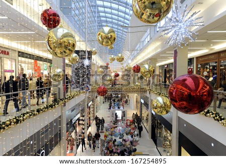 Shoppers At Center Multilevel Shopping Stock Photos, Images, & Pictures ...