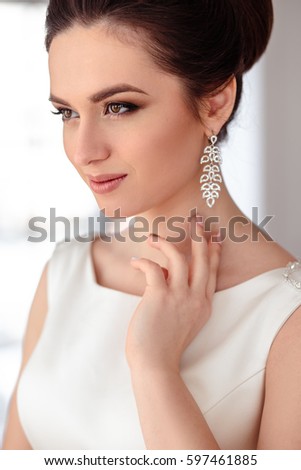 https://thumb7.shutterstock.com/display_pic_with_logo/1532018/597461885/stock-photo-portrait-of-beautiful-brunette-bride-with-elegant-hairstyle-and-makeup-wearing-long-luxury-wedding-597461885.jpg