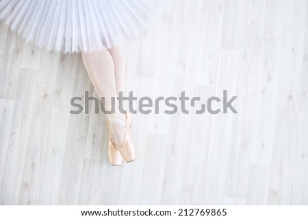 Ballerina in pointe in studio