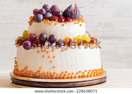 Rustic Wedding Cake With Fruits Rustic Wedding Cake With Fruits