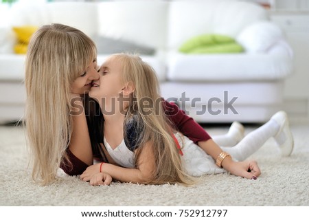 MILFS NUDE IN PUBLIC Mature women streaming porn