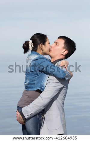https://thumb7.shutterstock.com/display_pic_with_logo/187549/412604935/stock-photo-attractive-couple-kissing-against-of-sea-asian-girl-and-european-guy-kissing-on-background-of-sea-412604935.jpg