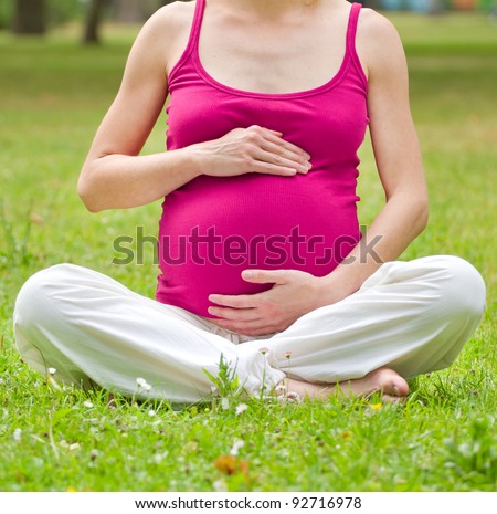 https://thumb7.shutterstock.com/display_pic_with_logo/188515/188515,1326555137,1/stock-photo-pregnant-woman-relaxing-in-the-park-92716978.jpg