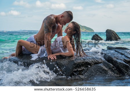 Romantic couple on mountain top — Stock Photo © Tverdohlib 