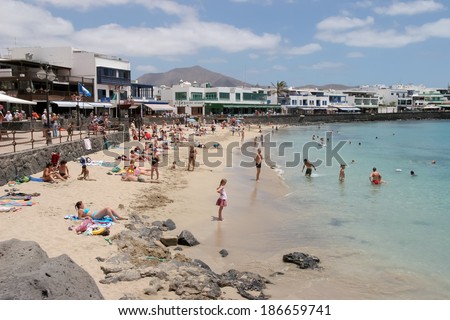 Lanzarote Canary Islands Spain August People Enjoying The Beach And Sea Lanzarote Canary Islands Spain August People Enjoying The Beach And Sea