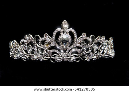 تيجان ملكية  امبراطورية فاخرة Stock-photo-crown-wedding-tiara-diadem-isolated-on-black-background-541278385