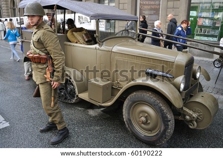 the beginning of the first world war with the german invasion of poland German troops parade through warsaw after the invasion of poland and upper silesia under the treaty of versailles after world war poland remained under german. the beginning of the first world war with the german invasion of poland German troops parade through warsaw after the invasion of poland and upper silesia under the treaty of versailles after world war poland remained under german.