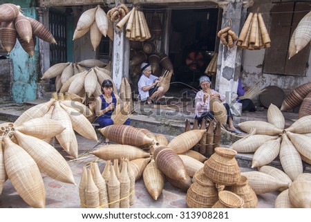 HUNGYEN, VIETNAM - JUNE 21 :Unidentified people weaving bamboo on June 21, 2015 in HungYen, Vietnam. Weaving this tools that used to catch fish is traditional occupation in Hung Yen province.
