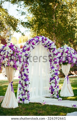 Wedding Arch Purple Roses Stock Photo 110089238 - Shutterstock