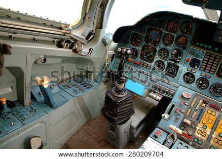 le cygne blanc de Russie Stock-photo-poltava-ukraine-may-tupolev-tu-cockpit-at-poltava-aviation-museum-on-may-in-280209704