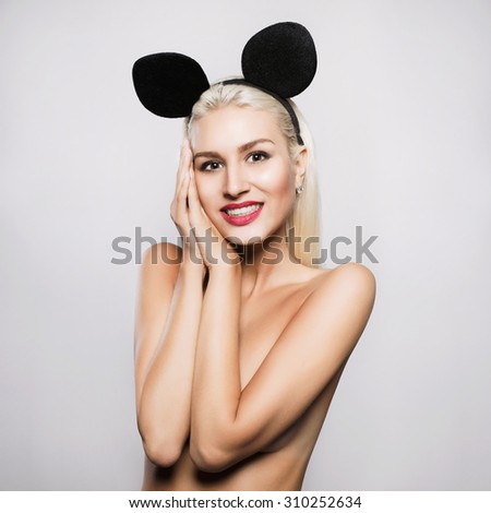 young-funny-nudes-ann-poll-nude