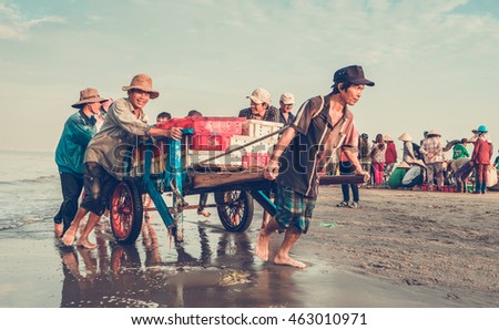 Happy smile at work, Long Hai Beach, Vietnam. Date taken: 03 july 2016