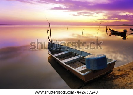 Canoe Floating On Calm Water Under Stock Photo 270459731 - Shutterstock