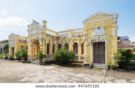 Go Cong ancient town in Tien Giang province is known as a city village built in the architectural style of the ancient Vietnamese towns.