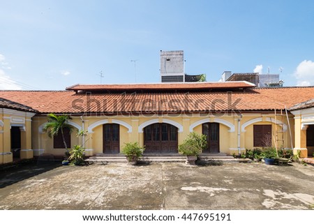 Go Cong ancient town in Tien Giang province is known as a city village built in the architectural style of the ancient Vietnamese towns.