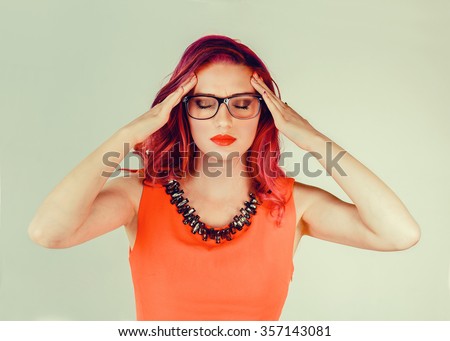 woman looking down body language woman looking down body language