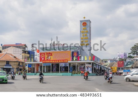 DA LAT, VIETNAM - MAY 15, 2016: Hoa Binh area and center traffic Landmark and street food at Da Lat city, Da Lat is one of the beautiful city in Viet Nam