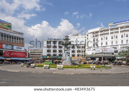 DA LAT, VIETNAM - MAY 15, 2016: Hoa Binh area and center traffic Landmark and street food at Da Lat city, Da Lat is one of the beautiful city in Viet Nam