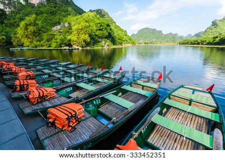 Ninh Binh, Vietnam Otc 29,2015: Trang An is UNESCO World Heritage Site, renowned for its boat cave tours.The Trang An Scenic Landscape Complex includes Hoa Lu, TamCoc- Bichdong, and Bai Dinh Temple