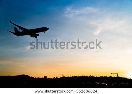 Silhouette Airplane While Landing Gear Down Stock Photo 552686824 - Shutterstock