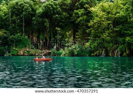 https://thumb7.shutterstock.com/display_pic_with_logo/3939386/470357291/stock-photo-young-couple-on-a-boat-at-plitvice-lakes-croatia-470357291.jpg