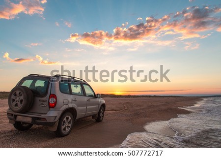 Russia Crimea 18 August 2016 Dusty Suv Stockfoto Jetzt Bearbeiten