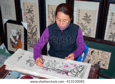 BAC Ninh, Vietnam, February 19, 2016 the woman, as artisans, folk, Dong Ho, Bac Ninh, Vietnam