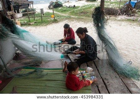 QUANG BINH, Vietnam, July 12, 2016 women, waters Quang Binh, Vietnam, sat knitting fishing nets