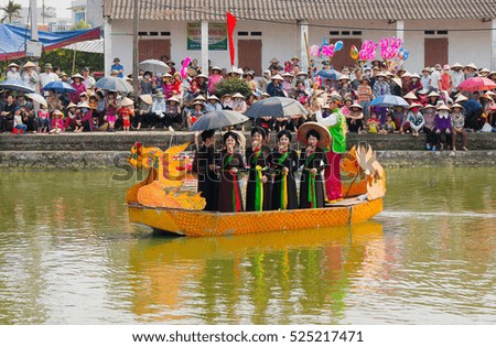 BAC Ninh, Vietnam, April 10, 2016 festival, folk singing on the boat. Intangible Heritage of Humanity, held at the lakes Bac Ninh, Vietnam