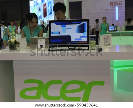 NANKIN CHINA-Sep 6, 2013: Nanjing, consumers in the Acer group computer exhibition hall to visit. Acer is the world's fourth largest PC brand, is the world's top second notebook computer brands.
