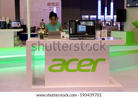 NANKIN CHINA-Sep 6, 2013: Nanjing, consumers in the Acer group computer exhibition hall to visit. Acer is the world's fourth largest PC brand, is the world's top second notebook computer brands.