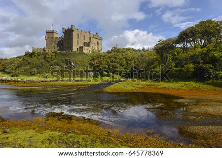 Dunvegan Castle, Isle of Skye, Scotland загрузить