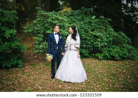 https://thumb7.shutterstock.com/display_pic_with_logo/4237354/523331509/stock-photo-wedding-photo-shoot-beautiful-groom-and-bride-in-nature-523331509.jpg